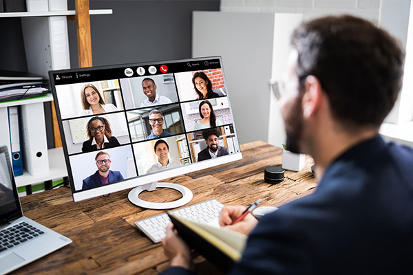 Employees hyaving an online virtual meeting.